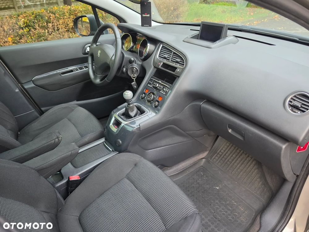 Peugeot 5008 2010 photo 5