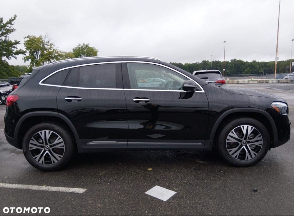 Mercedes-Benz GLA - 9