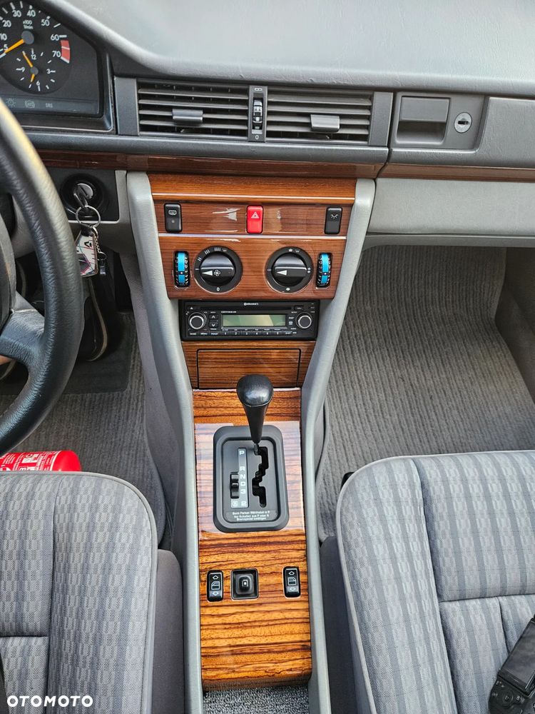 Mercedes-Benz W124 (1984-1993) - 35