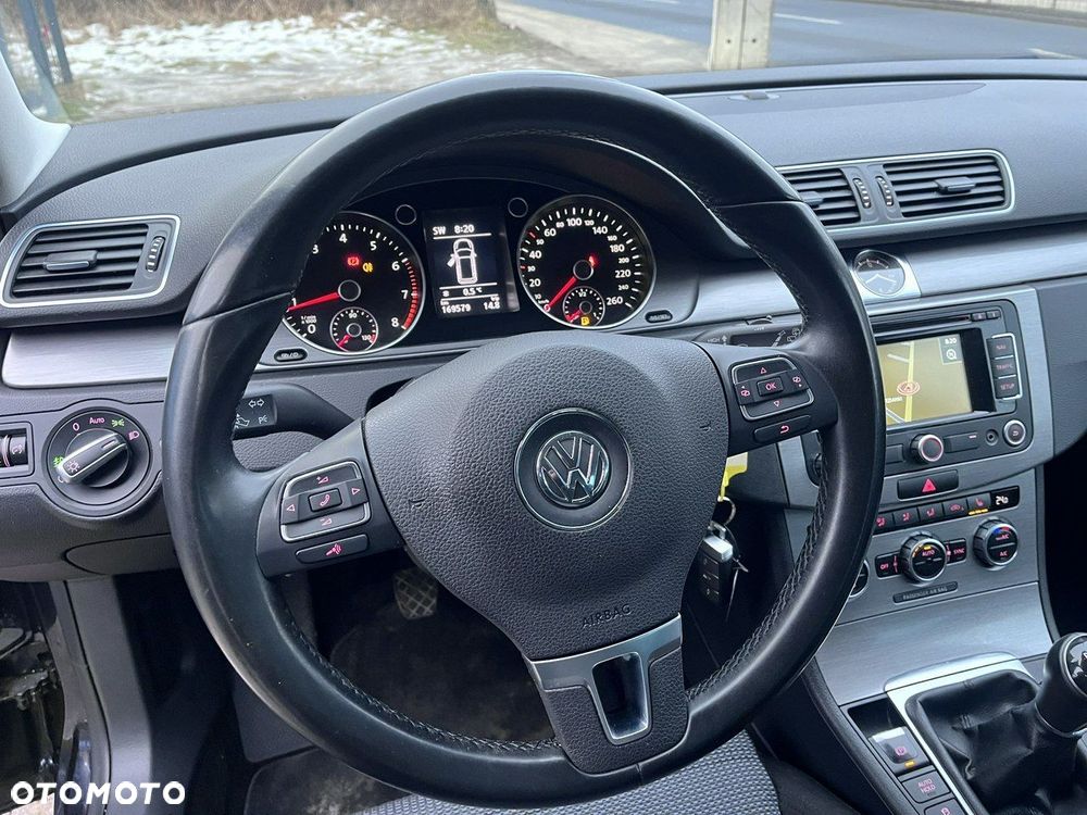 Volkswagen Passat - 16