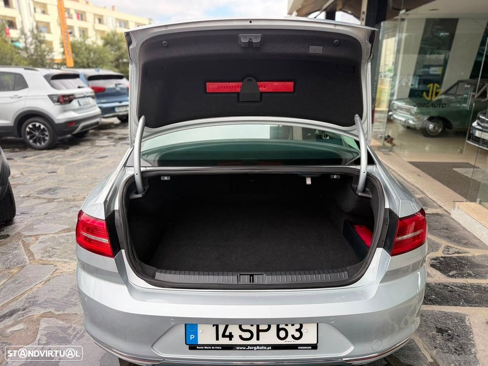 VW Passat - 11