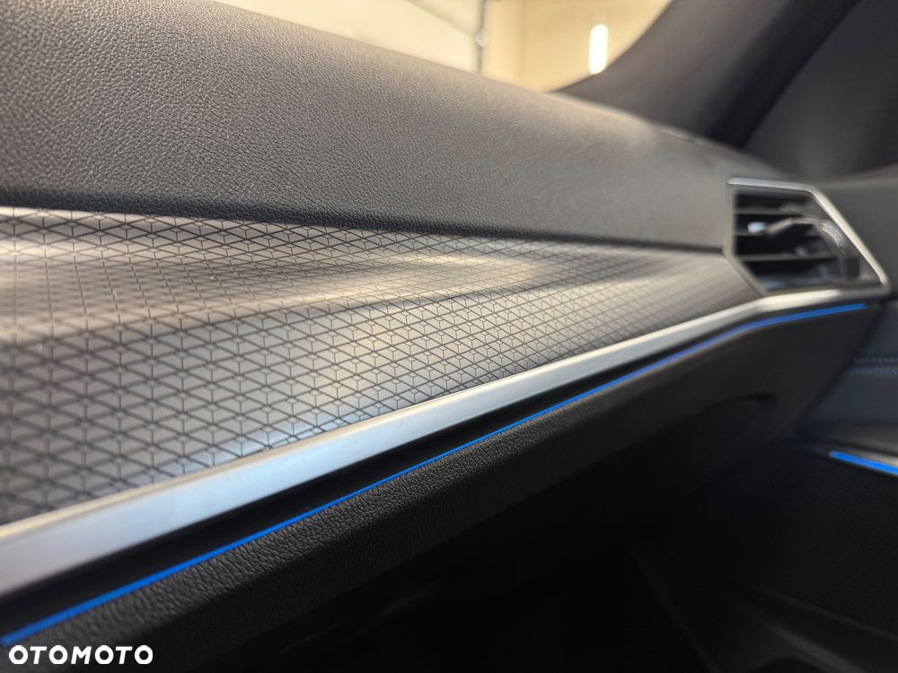BMW Seria 3 320d xDrive M Sport sport - 18