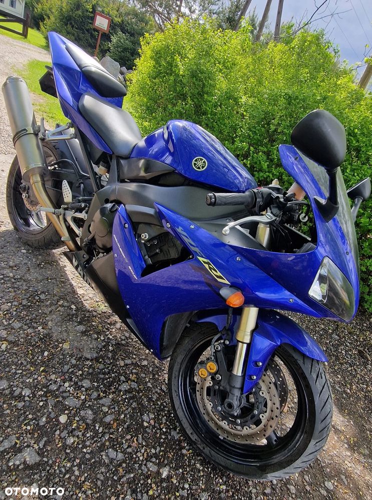 Yamaha R1 - 3