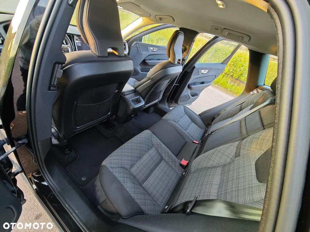 Volvo XC 60 B4 D Geartronic Momentum Pro - 11