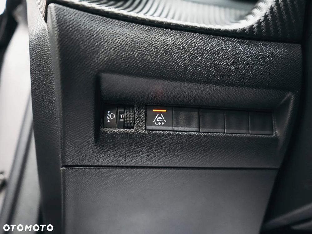 Peugeot 2008 1.5 BlueHDi Allure Pack S&S EAT8 - 23