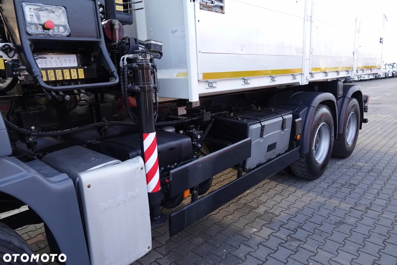 MAN TGS 33.360 / 6x4 / WYWROTKA TYLNOZSYPOWA 5,8 M + HDS HIAB XS 122 / STEROWANIE RADIOWE / HDS ZA KABINĄ / EURO 5 / MANUAL - 11