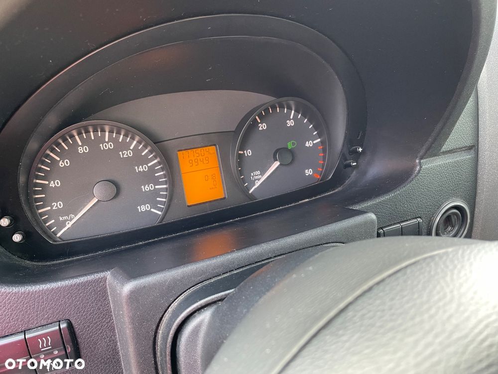 Mercedes-Benz Sprinter - 11