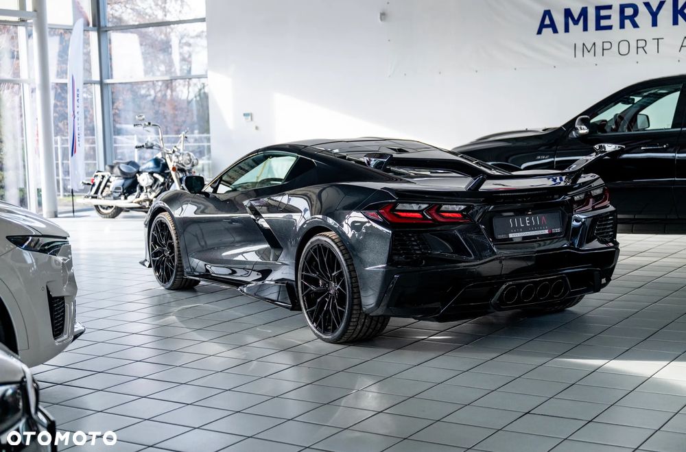 Chevrolet Corvette - 9