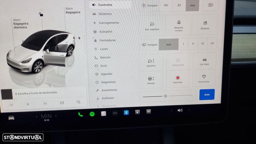Tesla Model Y - 12