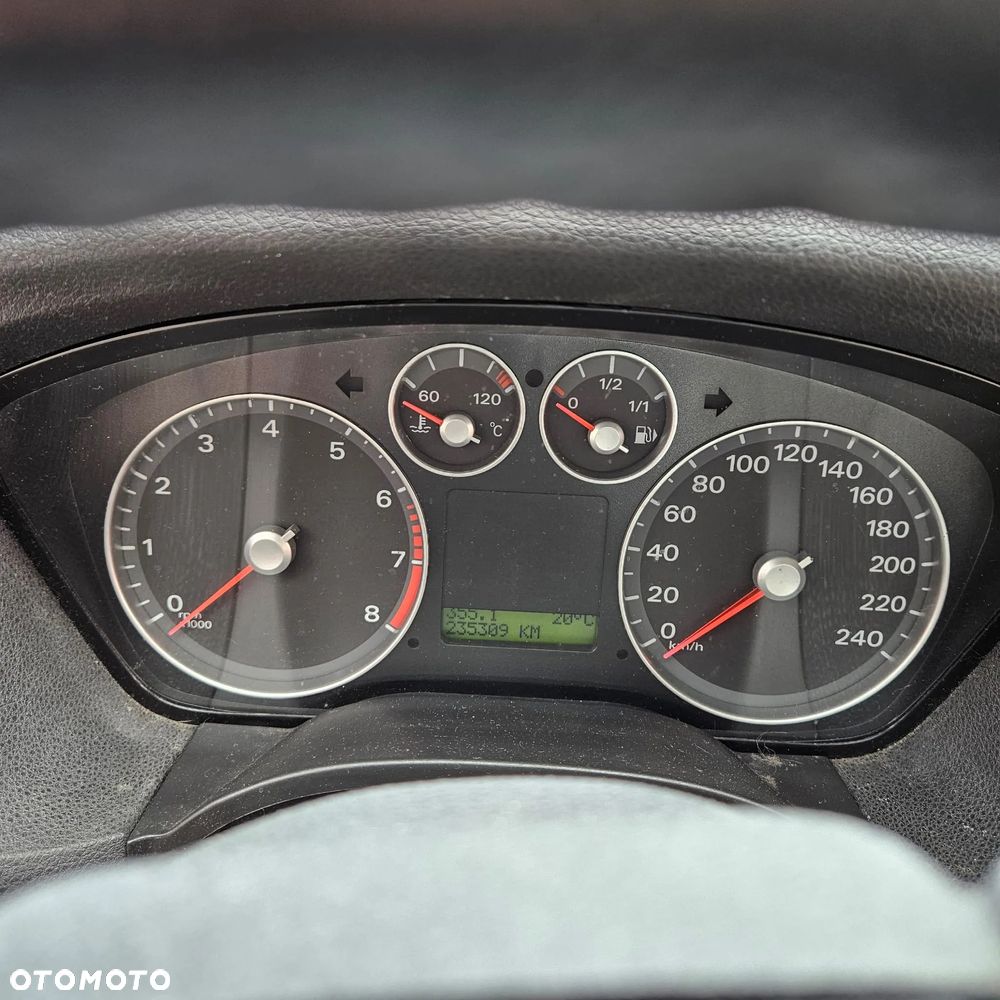 Ford Focus 1.6 Ghia - 21