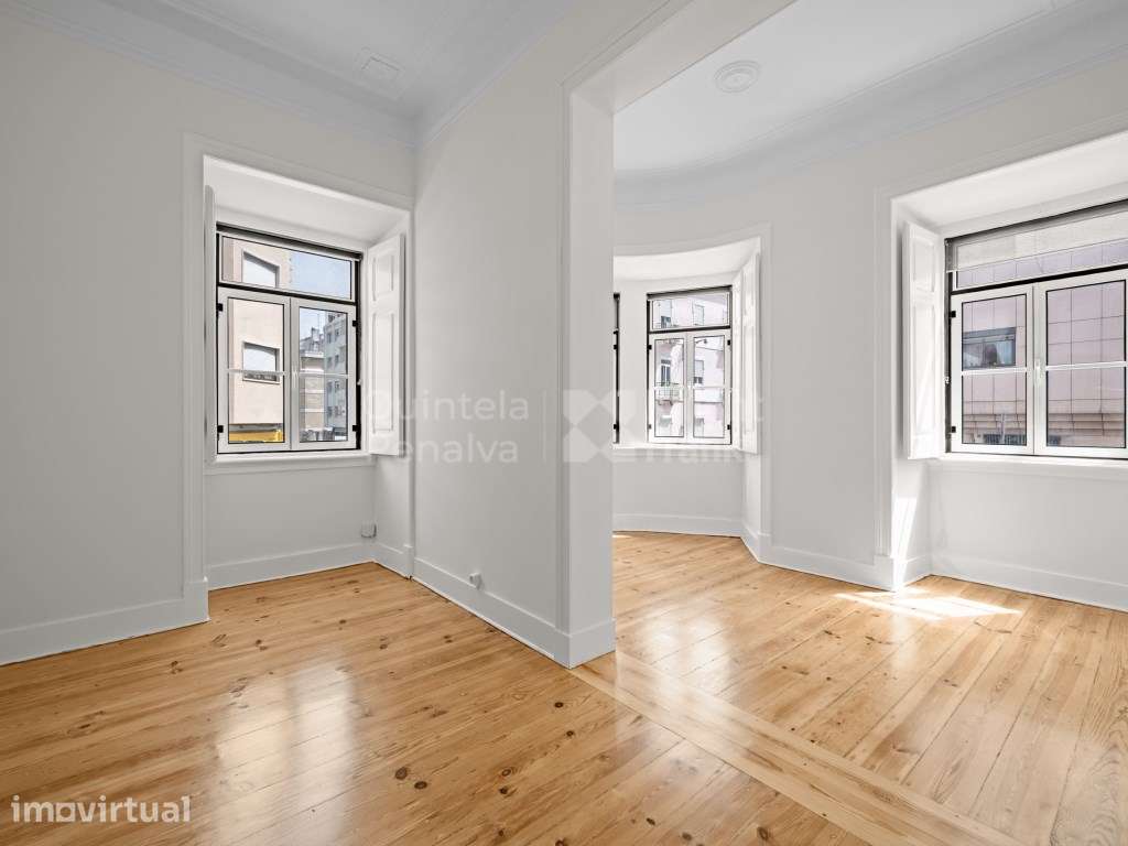 Apartamento T3 para Venda totalmente remodelado em Campo Ourique - Grande imagem: 2/34