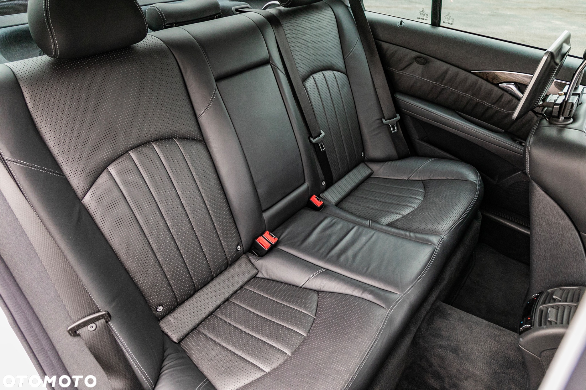 Mercedes-Benz Klasa E 55 AMG - 19
