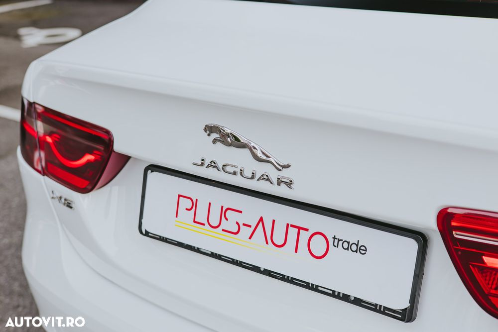 Jaguar XE 2.0 Pure - 12