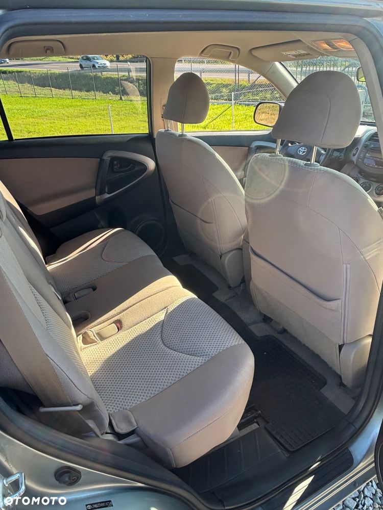 Toyota RAV4 - 8