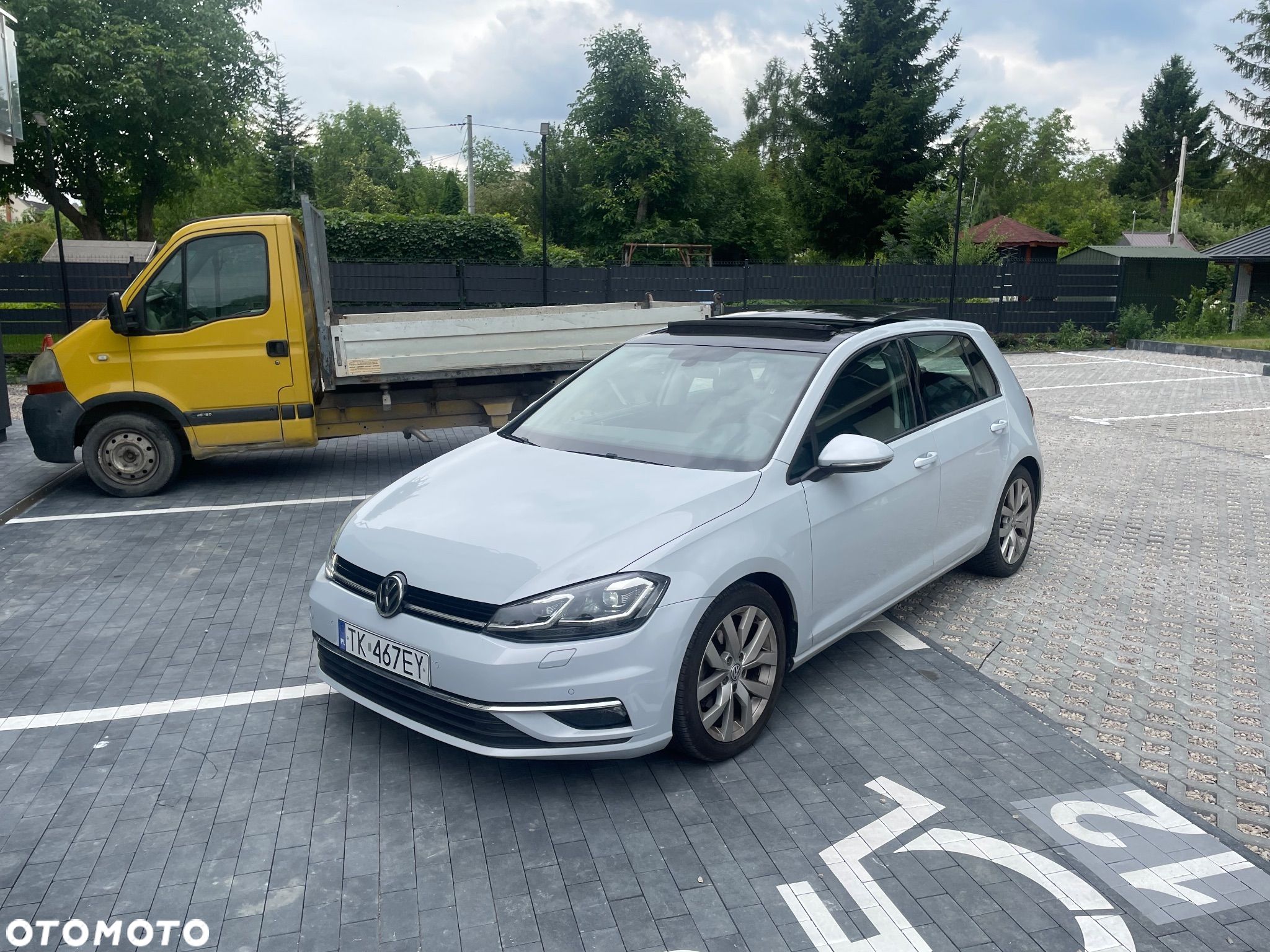 Volkswagen Golf - 1