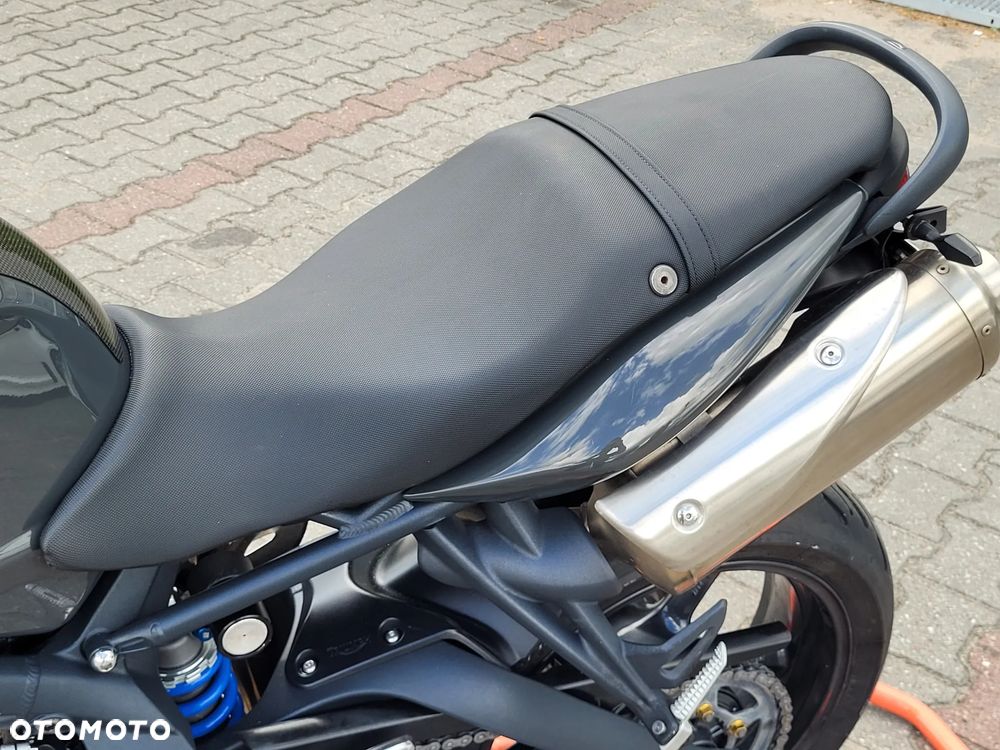 Triumph Street Triple - 17