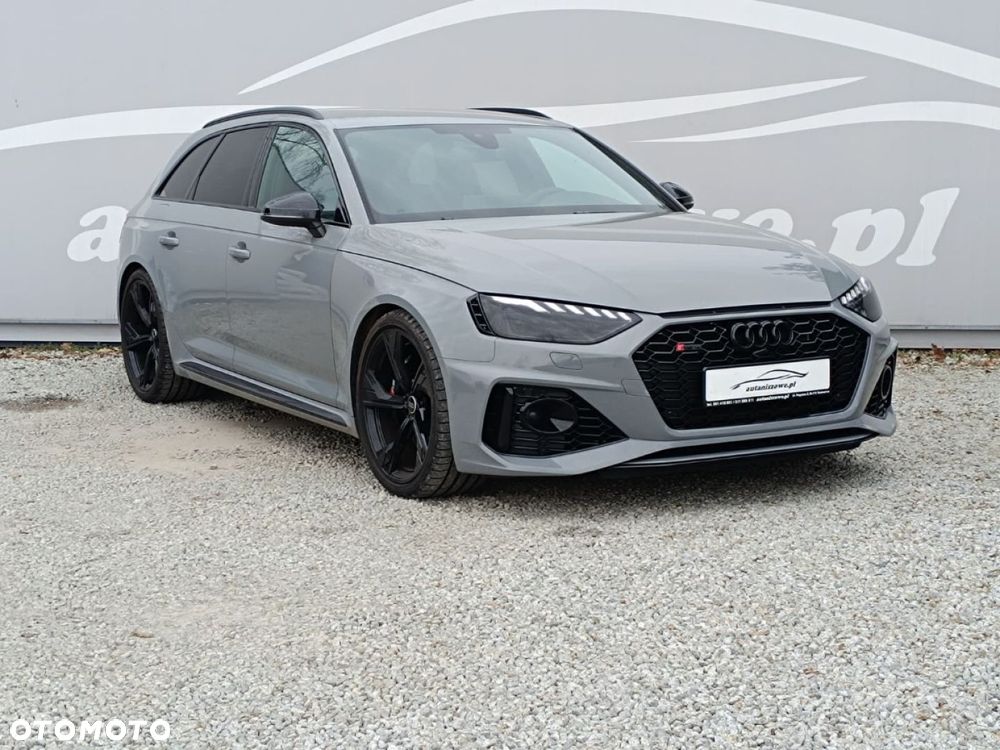 Audi RS4 Avant - 12