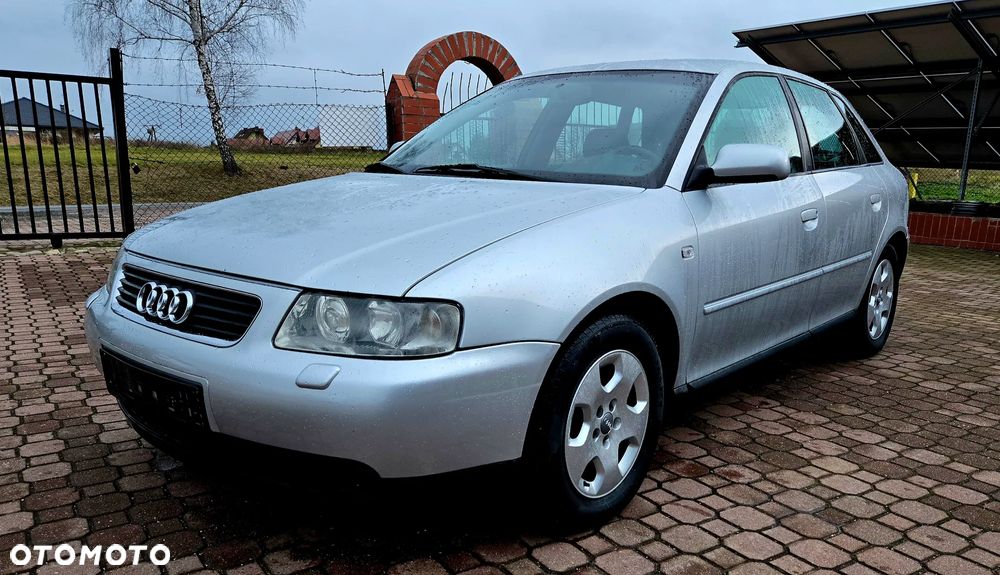 Audi A3 Sportback - 1