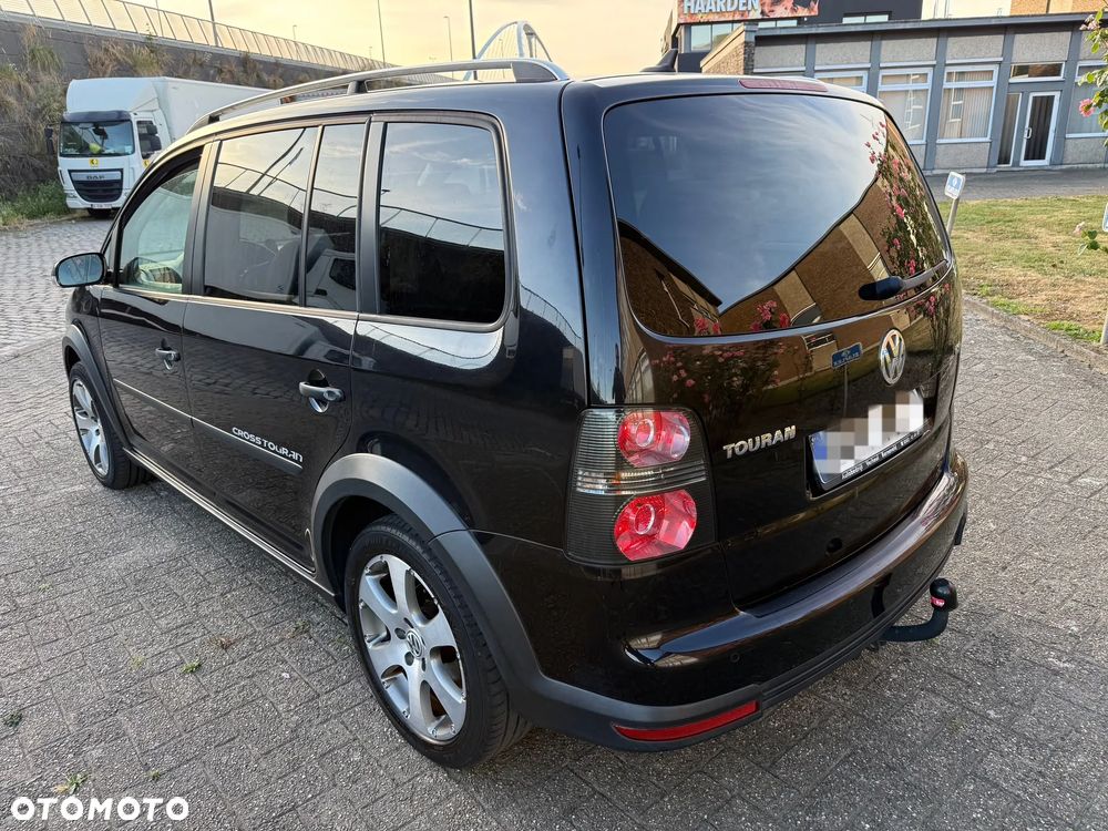 Volkswagen Touran 1.4 TSI DSG Cross - 2
