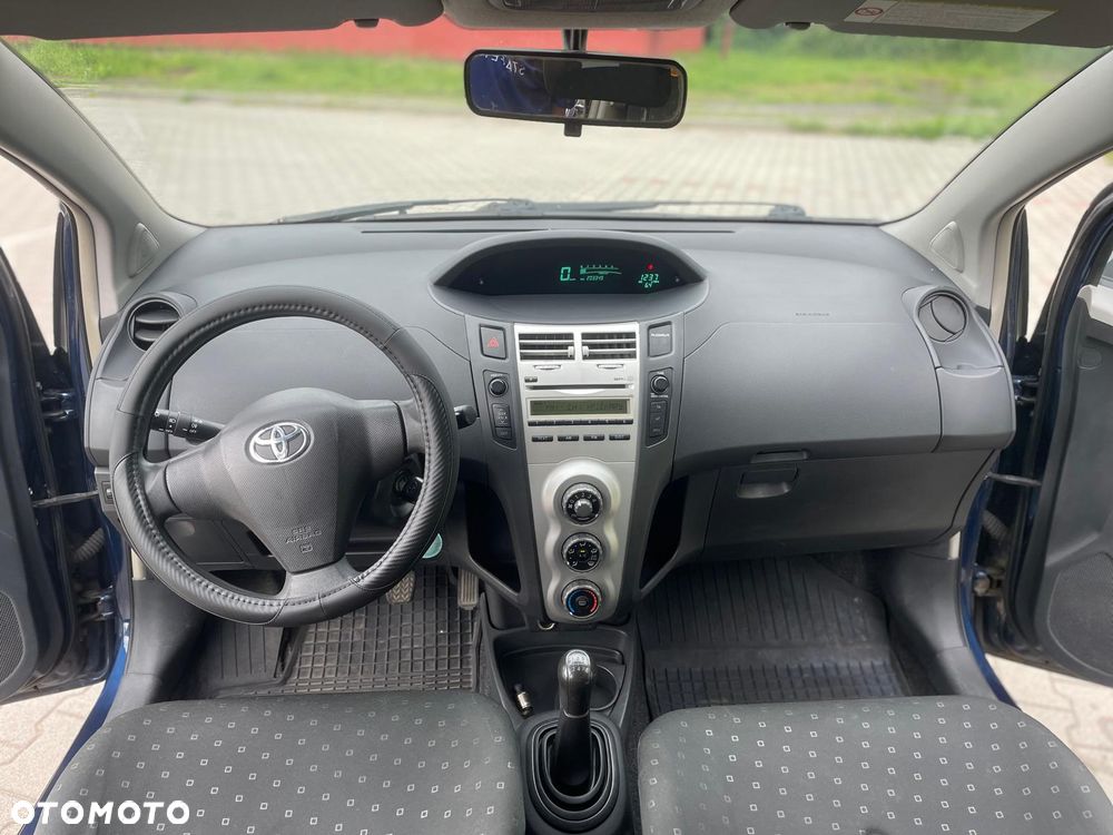 Toyota Yaris - 8
