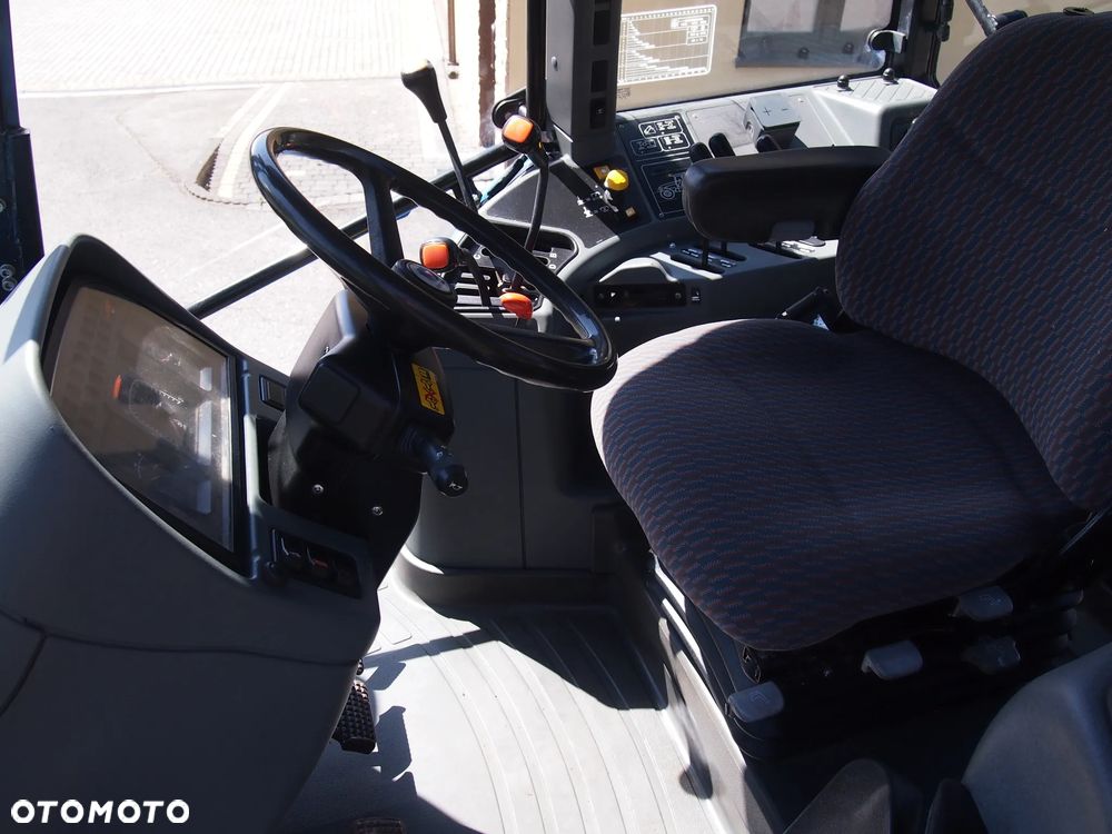 Ciągnik NEW HOLLAND TM 140 2003r - 8