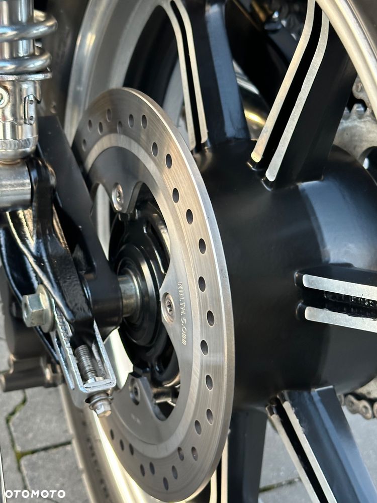 Triumph Bonneville - 30