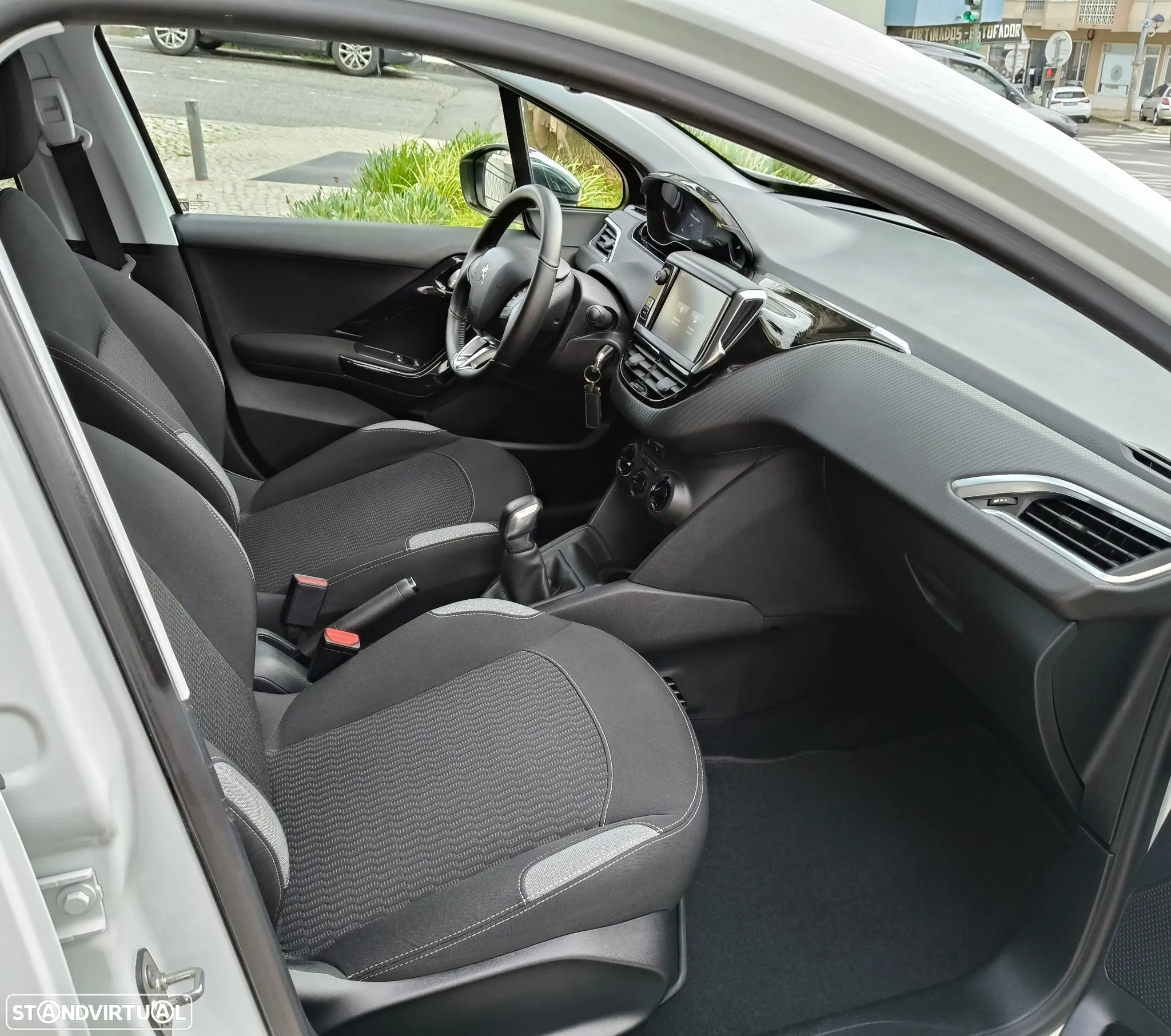 Peugeot 208 1.6 BlueHDi Style - 19
