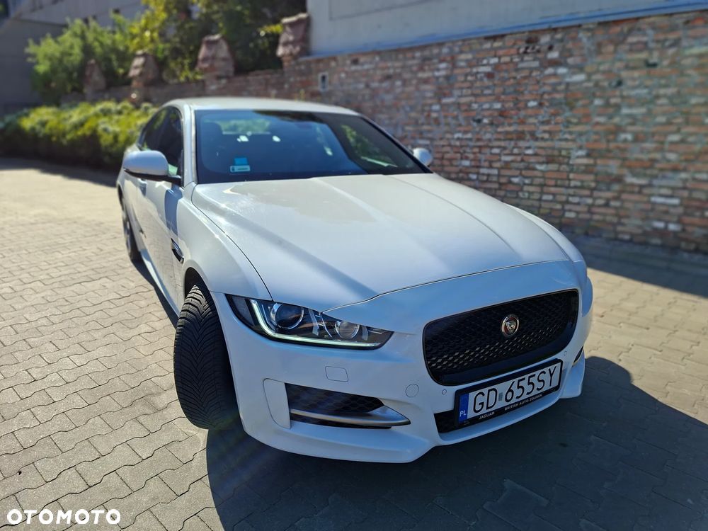Jaguar XE 2.0 D AWD R-Sport - 9