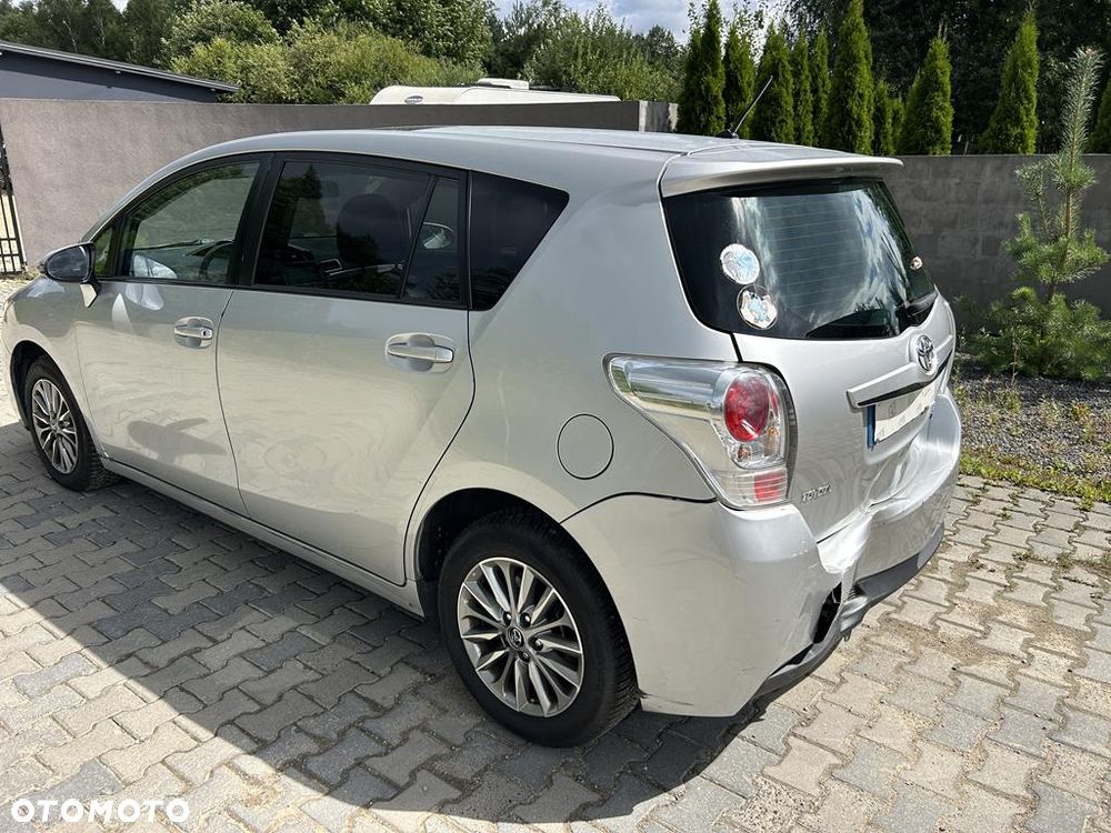 Toyota Verso 1.6 Premium - 8