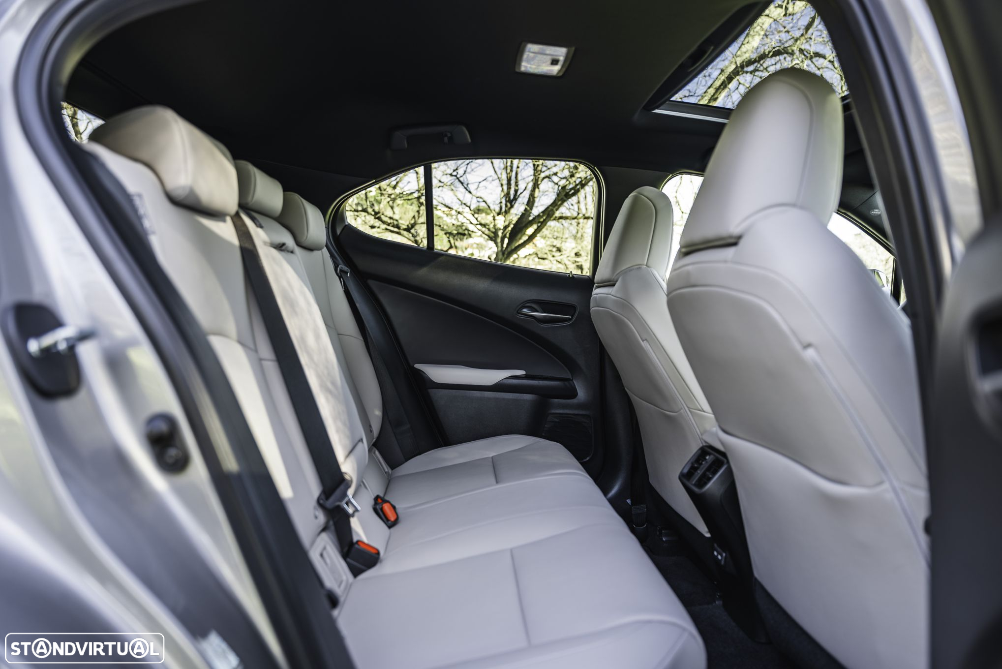 Lexus ux-250h - 7