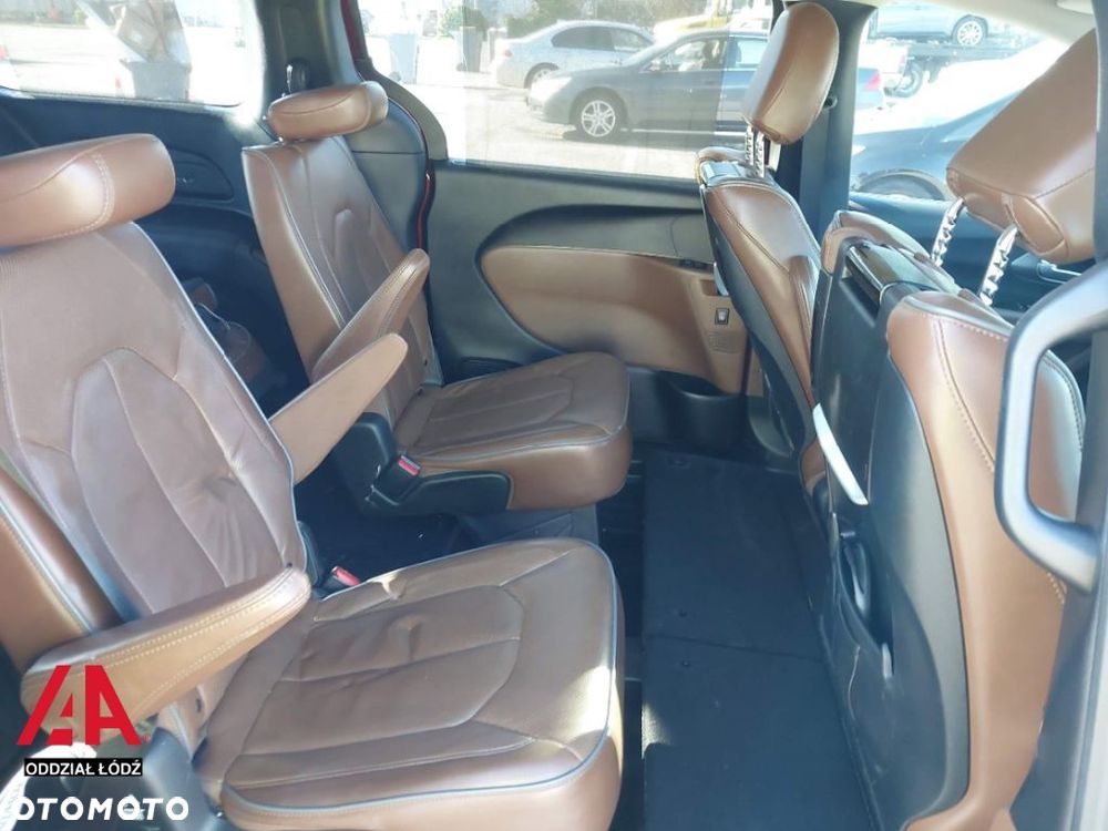 Chrysler Pacifica - 10