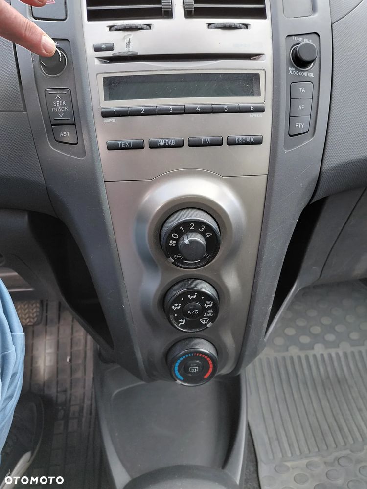Toyota Yaris - 17