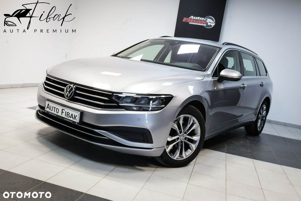 Volkswagen Passat - 1