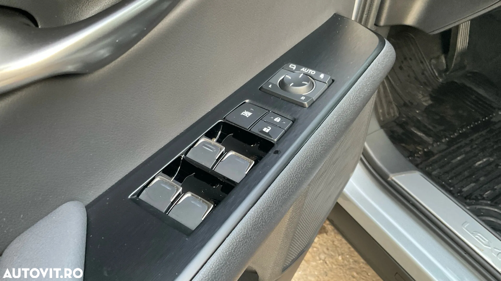 Lexus UX 250h 2.0L HEV 20H- (178 HP) 4X4 CVT Luxury - 7