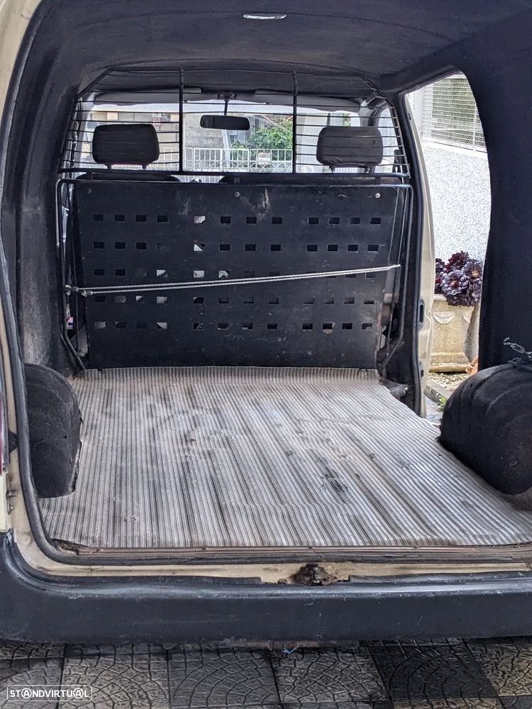 Toyota HiAce 2.4 D LXH12LB - 4