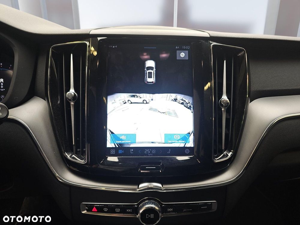 Volvo XC 60 B4 B Essential - 17