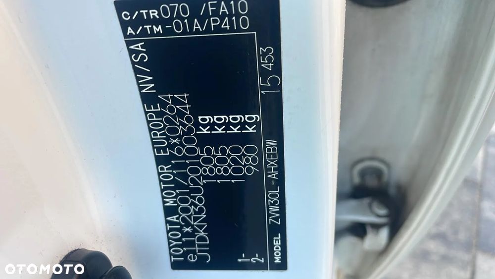 Toyota Prius 1.8 HSD Premium - 20