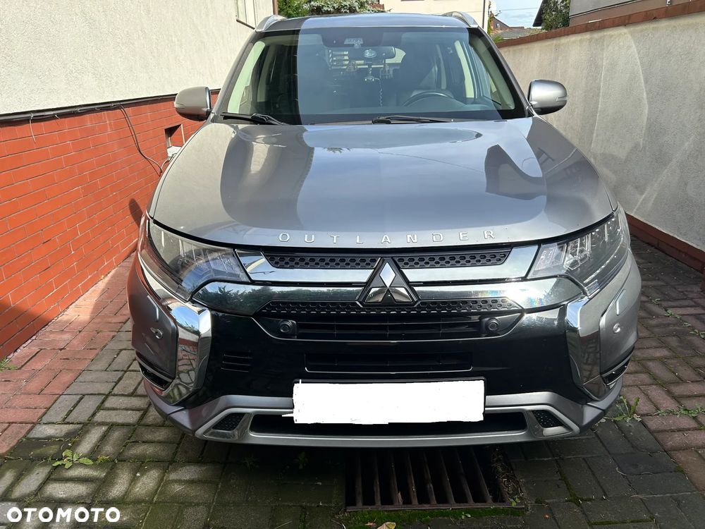 Mitsubishi Outlander 2.4 4WD Plug-In Hybrid - 1