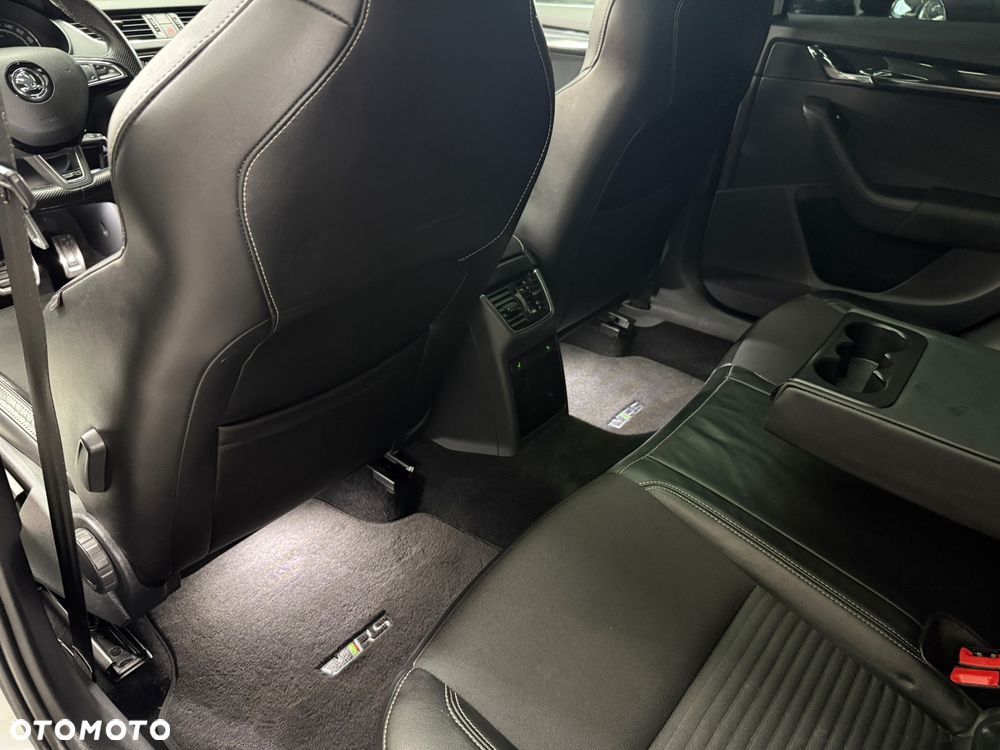 Skoda Octavia 2.0 TDI DSG RS - 18