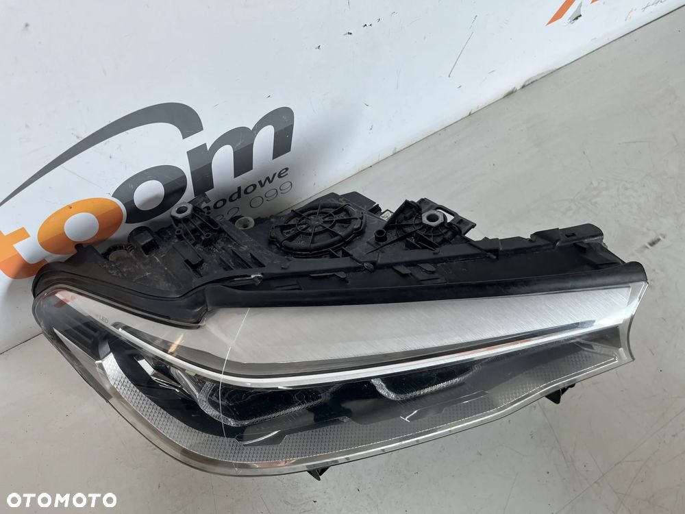 BMW 5 G30 G31 G38 Lampa przednia 7439210-01 - 4