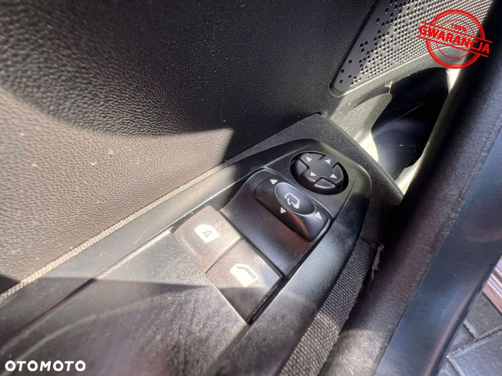 Peugeot 208 - 19