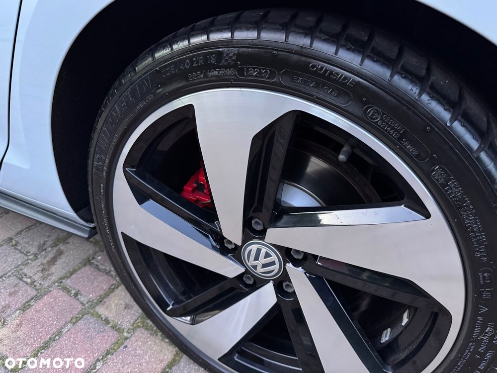 Volkswagen Golf GTI (BlueMotion Technology) - 30