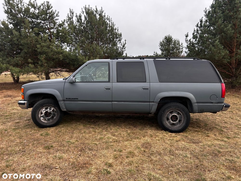 Chevrolet Suburban - 3