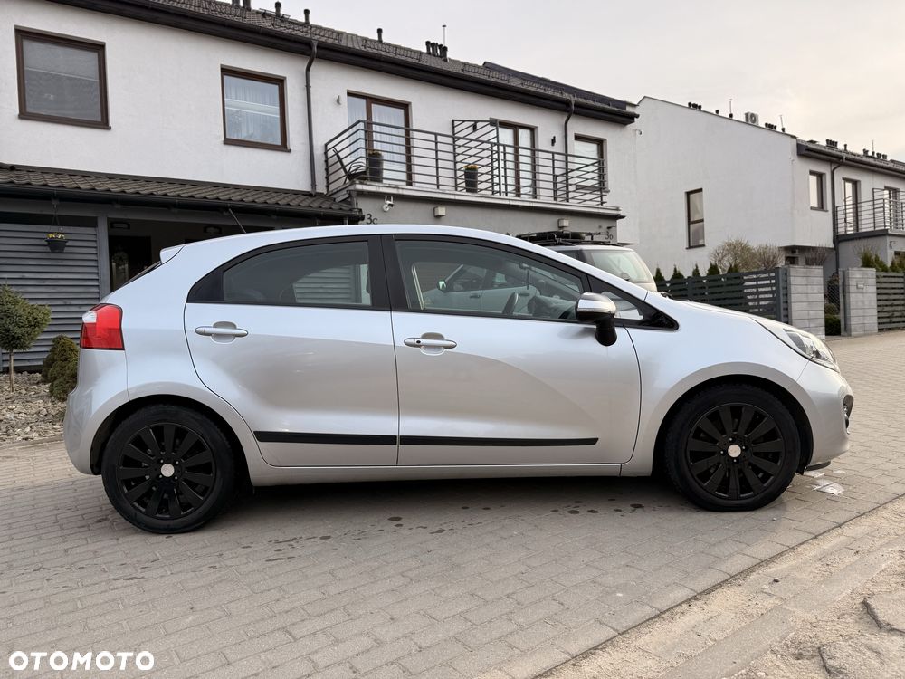 Kia Rio - 4