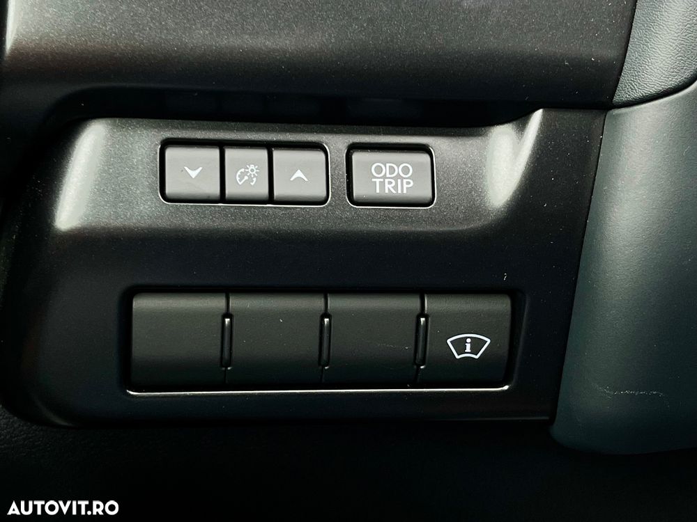 Lexus UX 300h F SPORT Design - 25