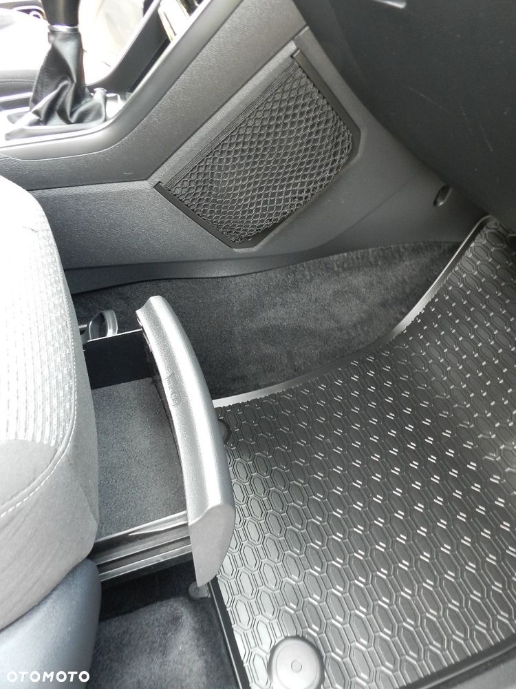 Volkswagen Touran - 22