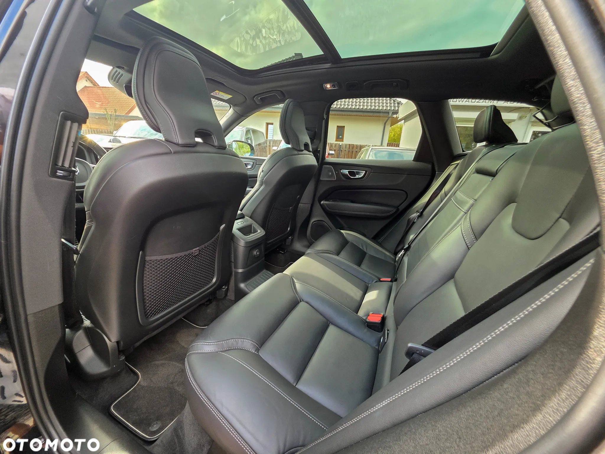 Volvo XC 60 T6 Plug-In Hybrid AWD R-Design - 19