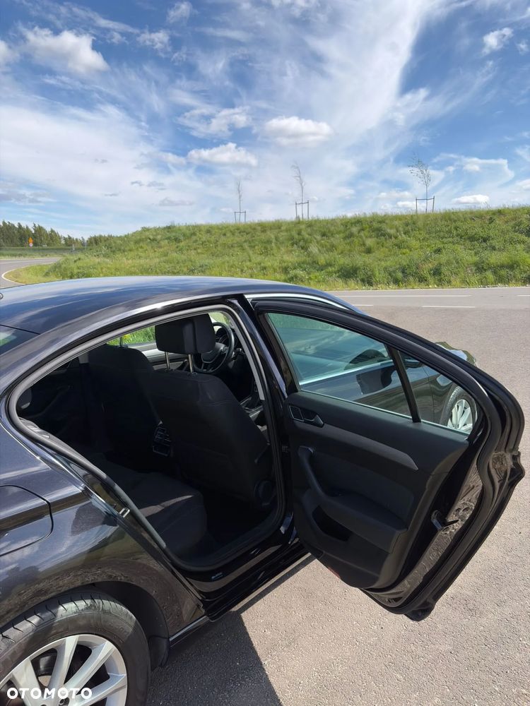 Volkswagen Passat 1.8 TSI BMT Comfortline - 12