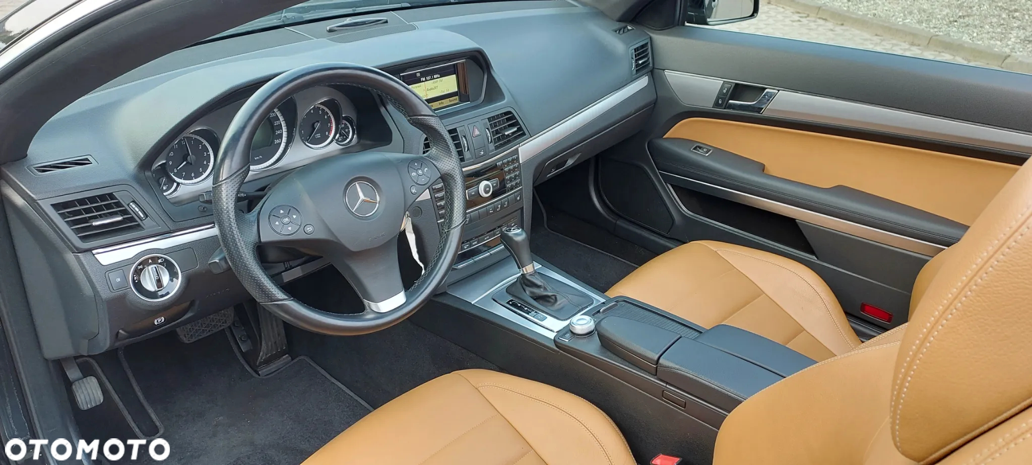 Mercedes-Benz Klasa E 200 CGI Cabrio BlueEFFICIENCY Automatik Avantgarde - 37
