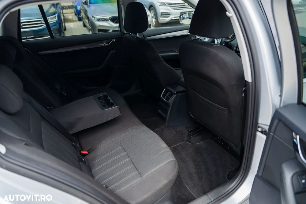 Skoda Octavia 1.6 TDI DSG Clever - 9
